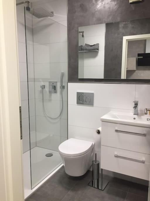 Modern Eingerichtetes Apartment Naehe Hauptbahnhof ブラウンシュバイク エクステリア 写真
