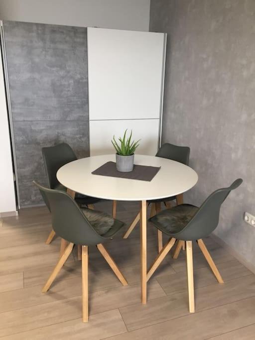 Modern Eingerichtetes Apartment Naehe Hauptbahnhof ブラウンシュバイク エクステリア 写真
